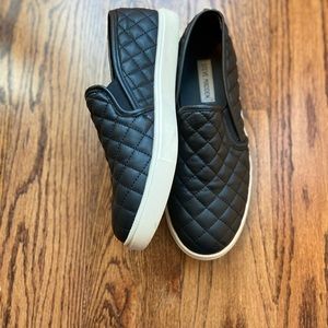 Steven Madden Slip-on Sneaker